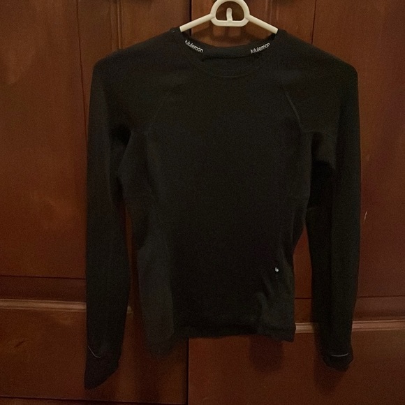 lululemon athletica Tops - Black lululemon workout long sleeve with front pocket w/zipper